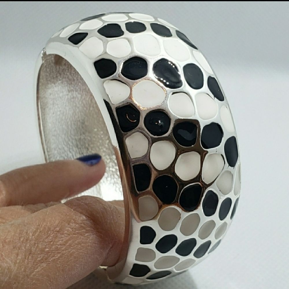 LAST ONE IN STOCK Enamel Bangle Bracelet, Dot Design, Hinge - Picture 5 of 15